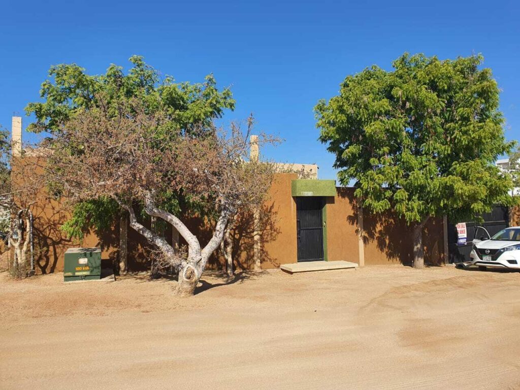 Cabo San Lucas Csl N-E Of19:Genral This completely private property offers privacy and security, ideal for comfortable living. It features 2 bedrooms, 2 bathrooms, a full kitchen, living room, dining room, garden, a 333.meter perimeter wall, a service patio, a laundry area, and a second-level deck/terrace.Conveniently located just minutes from shopping centers and restaurants, with quick access to the highways to La Paz and San José.Esta Propiedad Completamente Privada Ofrece Privacidad Y Seguridad. Ideal Para Una Vida Cómoda. Cuenta Con 2 Recamaras, 2 Baños, Cocina Completa, Sala, Comedor, Jardín, Barda Perimetral De 333 M.L. Patio De Servicio, Área De Lavado, En 2Do. Nivel Cuenta Con Un Deck Terraza.Ubicada A Solo Minutos De Centros Comerciales, Restaurantes, Con Rápido Acceso A La Carretera A La Paz- Los – Lot 26C3, Casa Alvara, Cabo San Lucas, Cabo San Lucas, BS