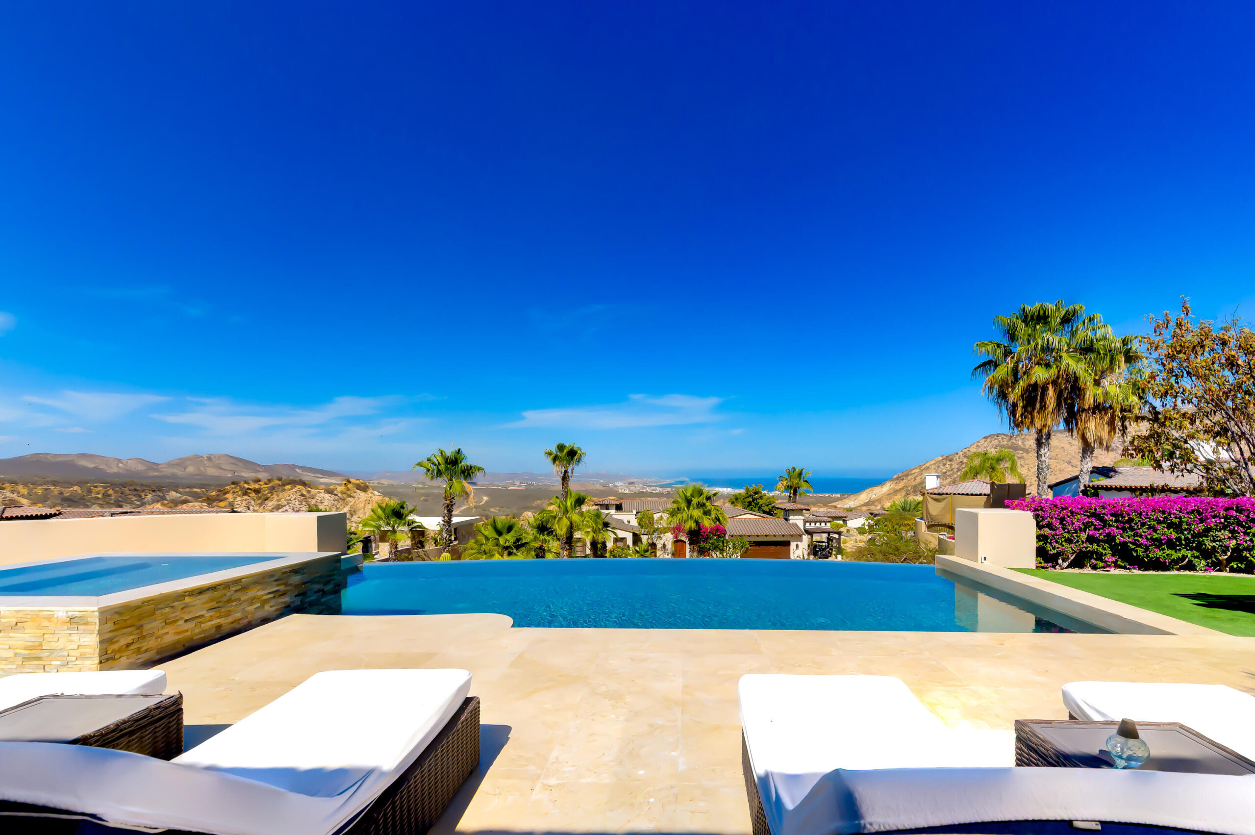 Cabo San Lucas Santa Rosa Strategic Investment in El Zacatal: Dual-Unit Property with High ROI PotentialLocated just one block from the main Blvd. Dr. Ernesto Chánez Chávez, this property is a prime opportunity in one of San José del Cabo's high-demand rental markets. The building features two independent, spacious units designed for modern living.Unit A (2 Bedrooms): A generous layout ideal for small families or professionals. It features a full kitchen with a functional breakfast bar and a complete bathroom.Unit B (1 Bedroom): A cozy, efficient unit perfect for couples or individuals. Includes a kitchen with a built-in bar and a full bathroom. for sale