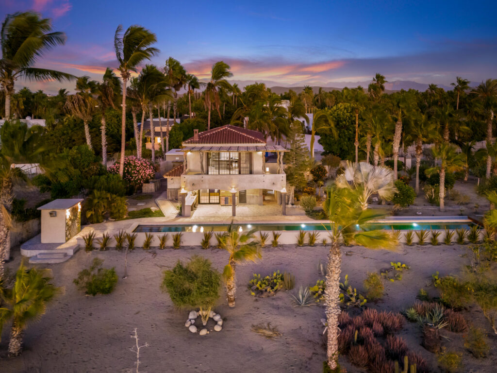 Cabo San Lucas Blue Moon Perched in Pedregal's coveted Valley of the Moon, this contemporary two-story residence captures unblockable ocean – Manzana 26 Callejon de Los Ni, Cabo San Lucas, BS