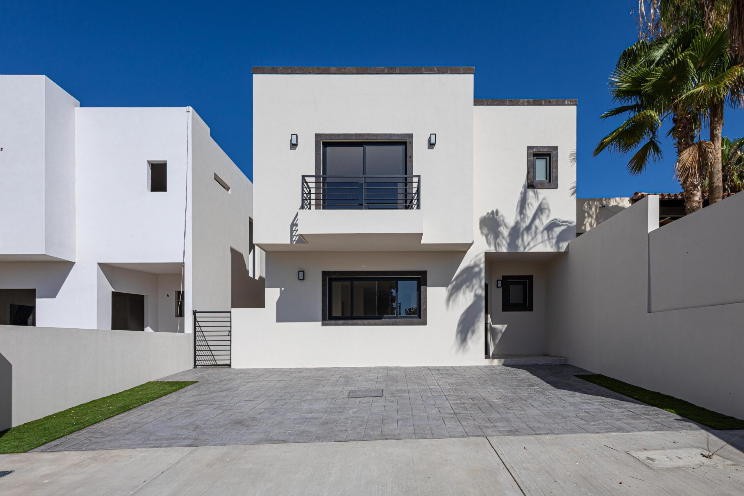 Cabo San Lucas Palma Real Pre-salePalma Real is a quiet, peaceful, and private community, where you'll be able to find spacious and beautiful houses with 3 bedrooms, 2.5 bathrooms, 2 car parking, kitchen with granite counter top, closets, 10,000L water tank, and patio. Pool and common area, ideal to spend time with friends and family. Located near major shopping malls, banks, gas stations, cinema, and city center. Excellent investment opportunity due to its price and finishes. Upgrade: Garage Pergola – Casa Buzzard | Pedregal Cabo, Cabo San Lucas, BS